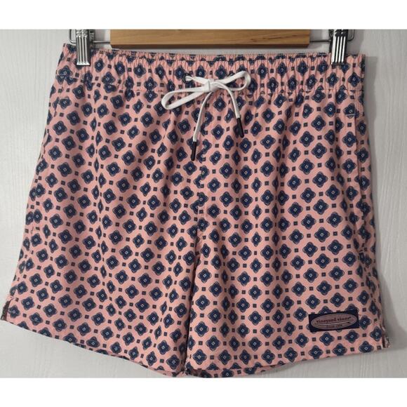 Vineyard Vines Swim Trunks 7" Chappy shorts Men XS Medallion Print Pink Lined - Picture 2 of 10